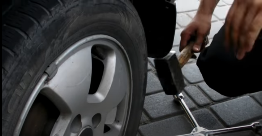 Как действовать если не снимается колесо - Autogid.pro